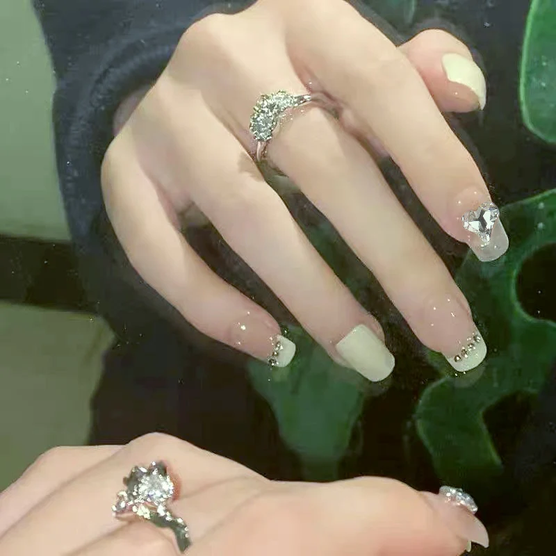 Rhinestone akzentuiertes Press-On Nagelset