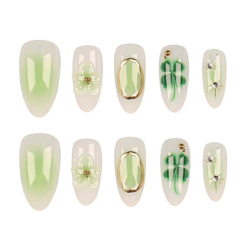 Elegantly gestaltetes floral Druck-Nagel-Set