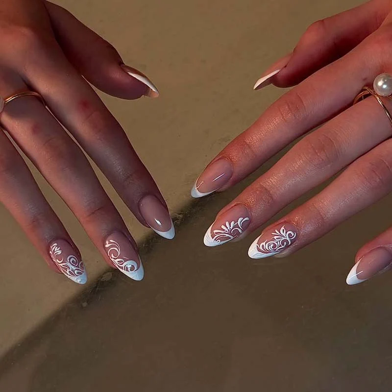 Elegantes florales Nageldesign