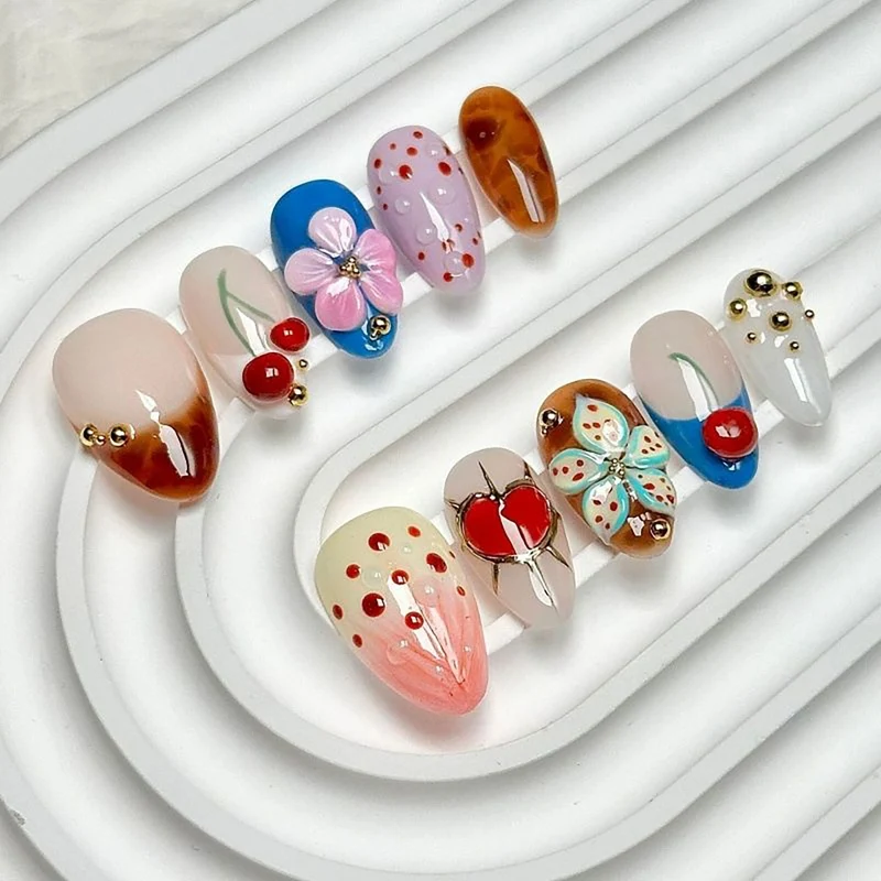 Künstlerisches florales Design Press-On-Nagelset