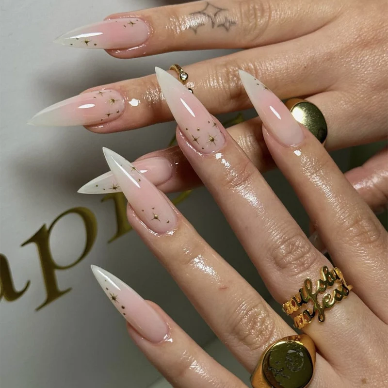 Dekoratives Press-On Nagelkunstset mit Glitterakzenten