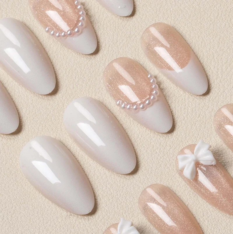 Elegante Mandelform Press-On Nagelkunst
