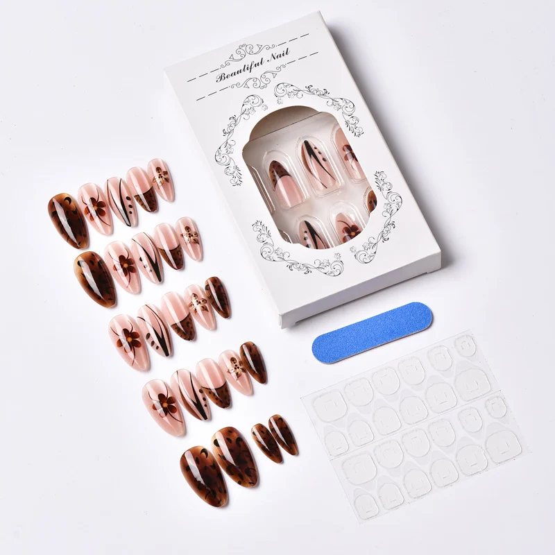Dekorative Nagelkunst