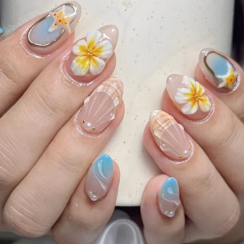 Künstlerisches von Muscheln inspiriertes Press-On-Nagel-Set