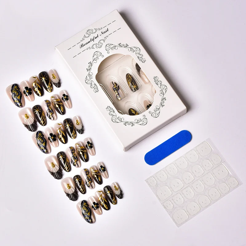 Künstlerisches Press-On-Nagelset mit Blumen- und Schmetterlingsdesigns