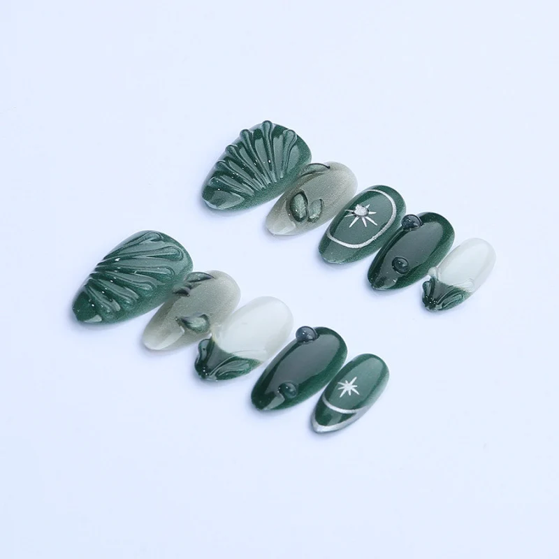 Künstlerisches Press-On-Nagelset mit botanischen Designs