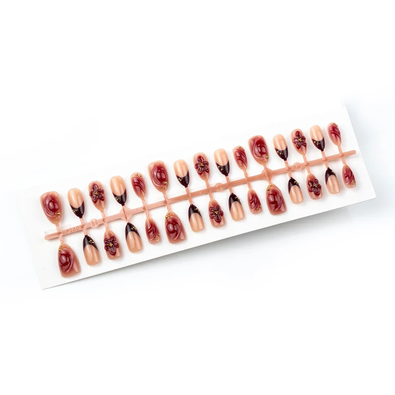 Dekoratives 3D-Florales Press-On-Nagelkunst-Set