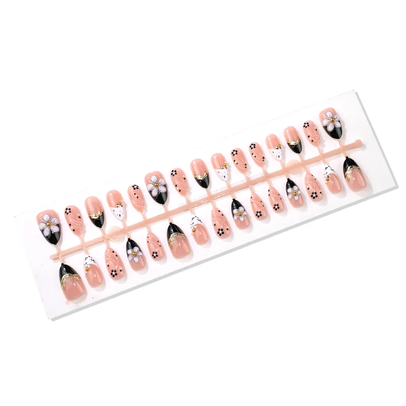 Künstlerisches Press-On-Nageldesign-Kit