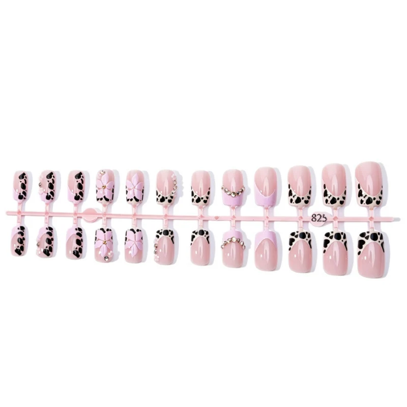 Künstlerisches dekoratives Press-On Nageldesign