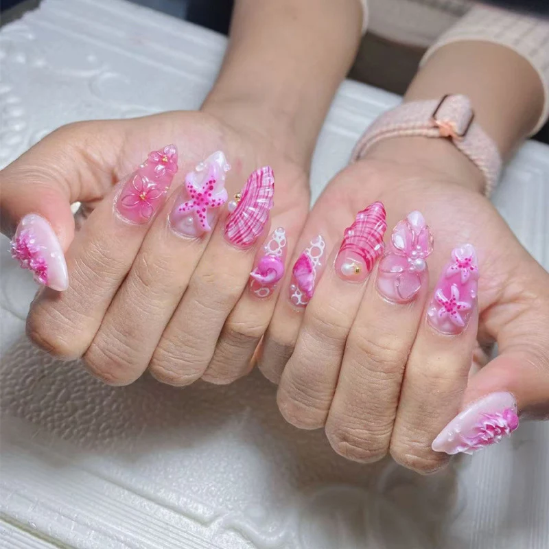 Künstlerisches 3D-Blumen-Press-On-Nageldesign