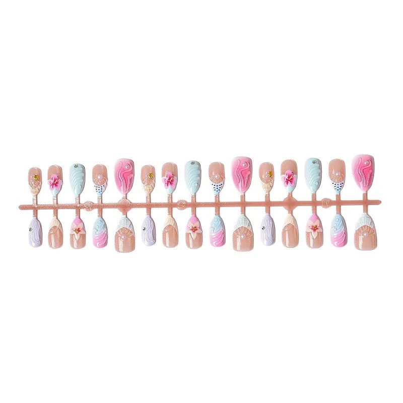 Künstlerisches, floral verziertes Press-On Nagelkunst-Set