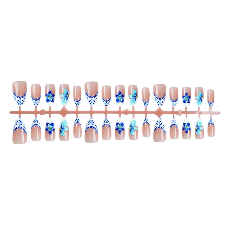 Künstlerisch floral dekoriertes Press-on-Nagelset