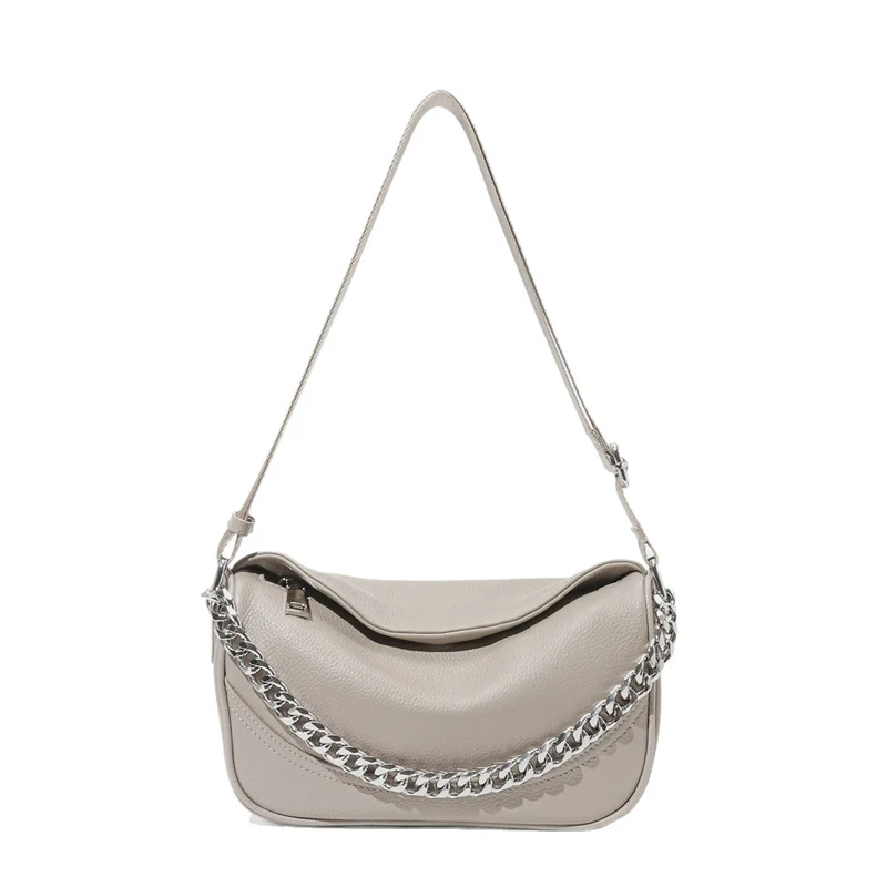 Grob genarbte vegane Leder-Zieltasche mit dickem Kettenriemen