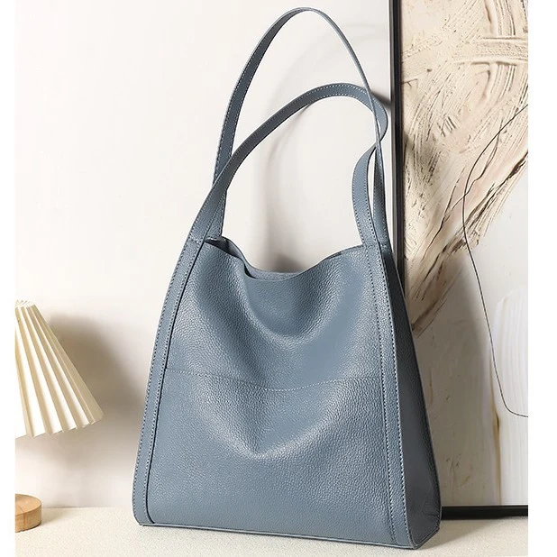 Gepunktetes Leder Schlapp Hobo Schultertasche mit langem Riemen und Vordertasche