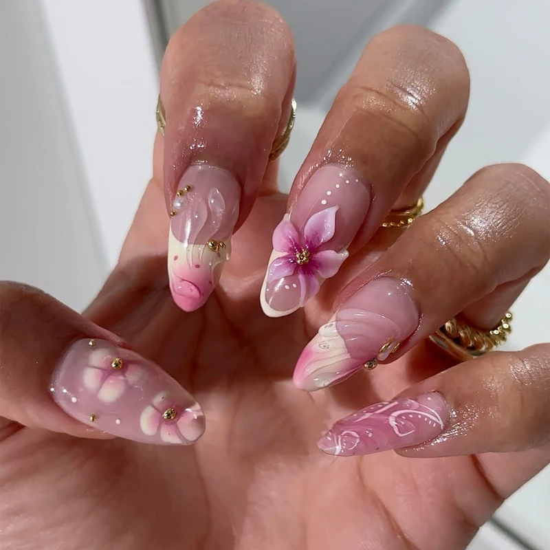Künstlerische florale 3D-verzierte Press-On-Nägel
