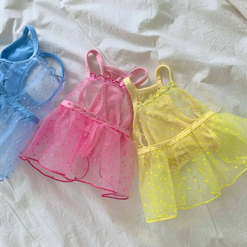 Durchsichtiges Organza-Punktemuster-Hundekleid mit Rüschensaum und Geschirröffnung