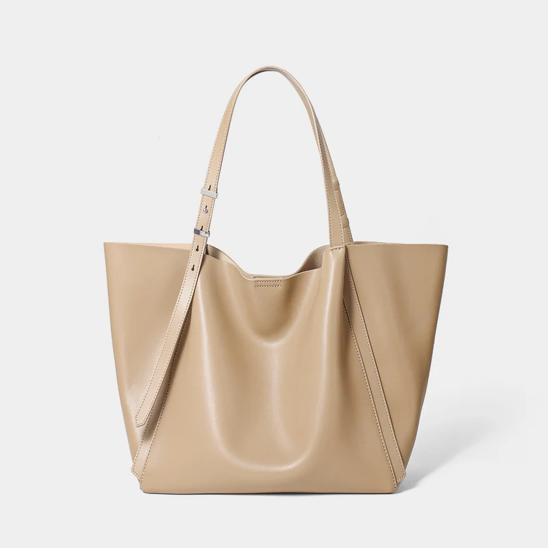 Minimalist Sculpted Tote mit verstellbaren Schulterriemen