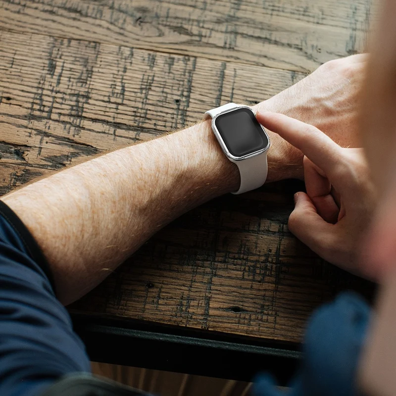 Mega Gut Apple Watch Series 7 45mm Hülle mit Displayschutz in Plastik und Gehärtetes Glas