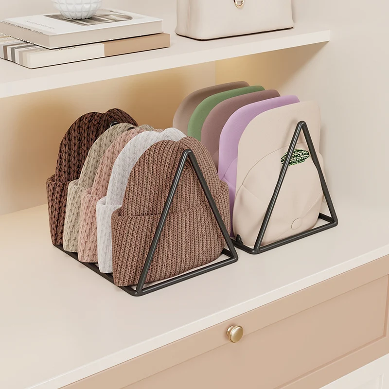 Dreieckiger Gold Metall Multi-Slot Mütze und Strickmützen Organizer Regal