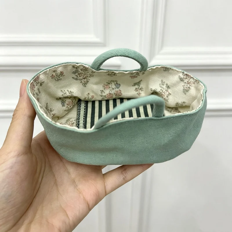 Kleine Leinen-Kosmetiktasche mit floralem Baumwollfutter