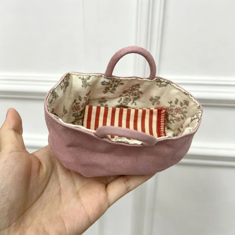 Kleine Leinen-Kosmetiktasche mit floralem Baumwollfutter