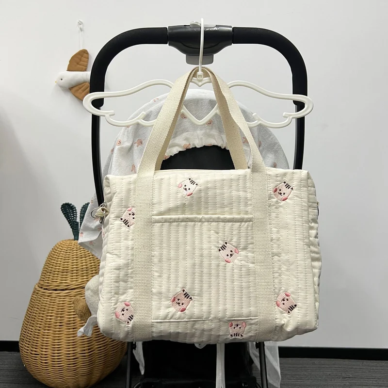 Gestepptes wandelbare Wickelrucksack mit gesticktem Tierapplikation und Kinderwagenhaken
