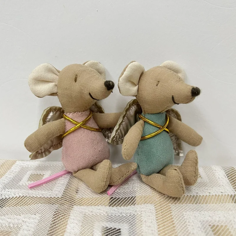 Handgefertigte Baumwolle Maus Puppe mit gehäkeltem Blumenkleid