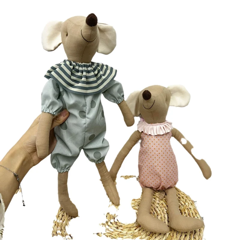 Vintage-inspirierte genähte Leinen-Elefant-Plüschpuppe mit gepunktetem Kleid