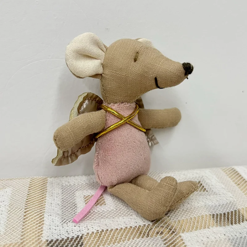 Vintage-inspirierte genähte Leinen-Elefant-Plüschpuppe mit gepunktetem Kleid