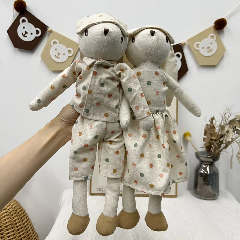 Plüsch-Leinen-Hasenpuppe mit langen Ohren, Fliege und abnehmbaren karierten Latzhosen