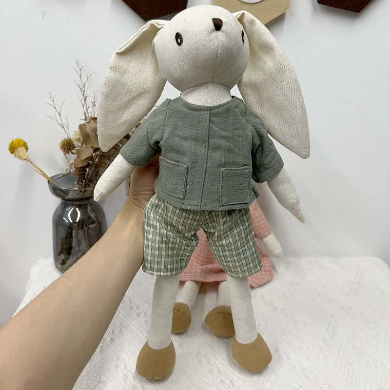 Weiche Leinenhase Puppe Paar mit abnehmbaren vintage-inspirierten Outfits