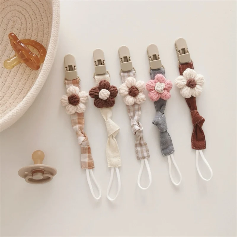 Bio-Baumwolle Schnuller-Leine mit Schnellverschluss-Clip und handgestrickter Blume