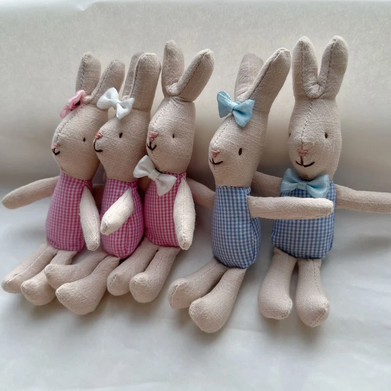 Miniatur Leinen Kaninchen Komforter Plüsch mit Gingham-Taschenkleid und Ripsband-Schleife