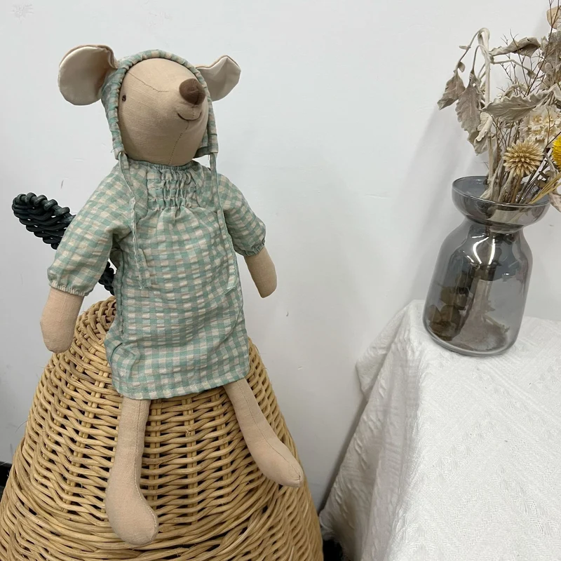 Handgemachte Leinen-Plüsch-Hasenpuppe mit Fliege und abnehmbaren Latzhosen