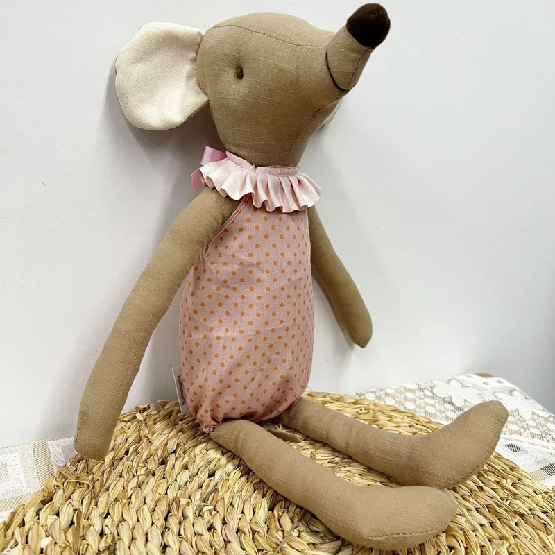 Handgemachte Leinen-Plüsch-Hasenpuppe mit Fliege und abnehmbaren Latzhosen