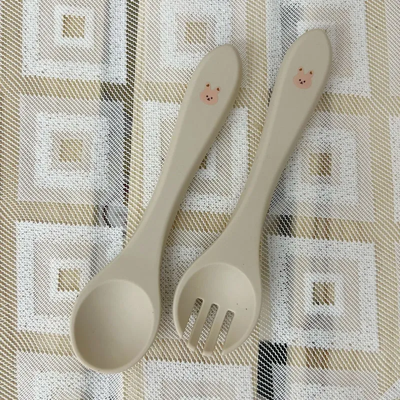 Silikon-Baby-Löffel- und Gabelset mit weichen, ergonomischen Griffen