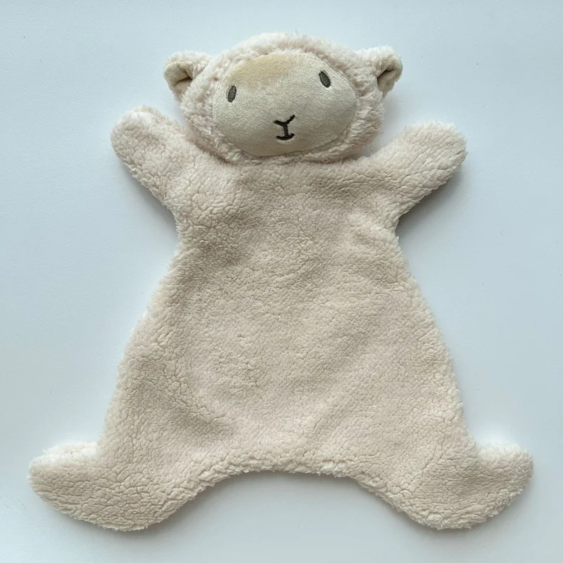 Handgefertigte Bio-Baumwolle Hasenpuppe mit Leinenjacke und karierten Shorts