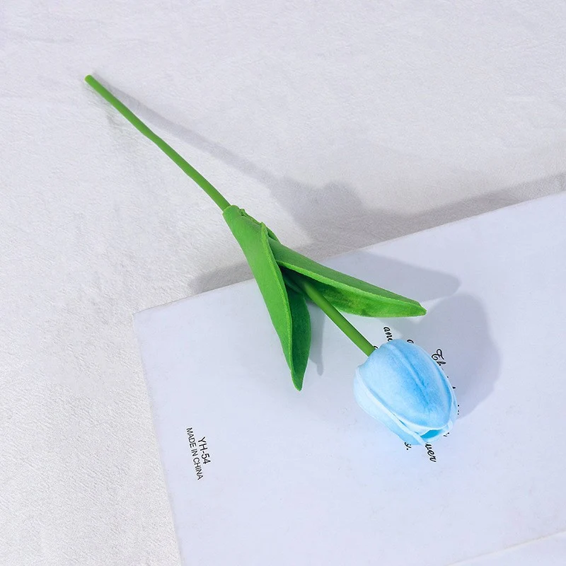 Realistischer Falscher Tulpenstängel