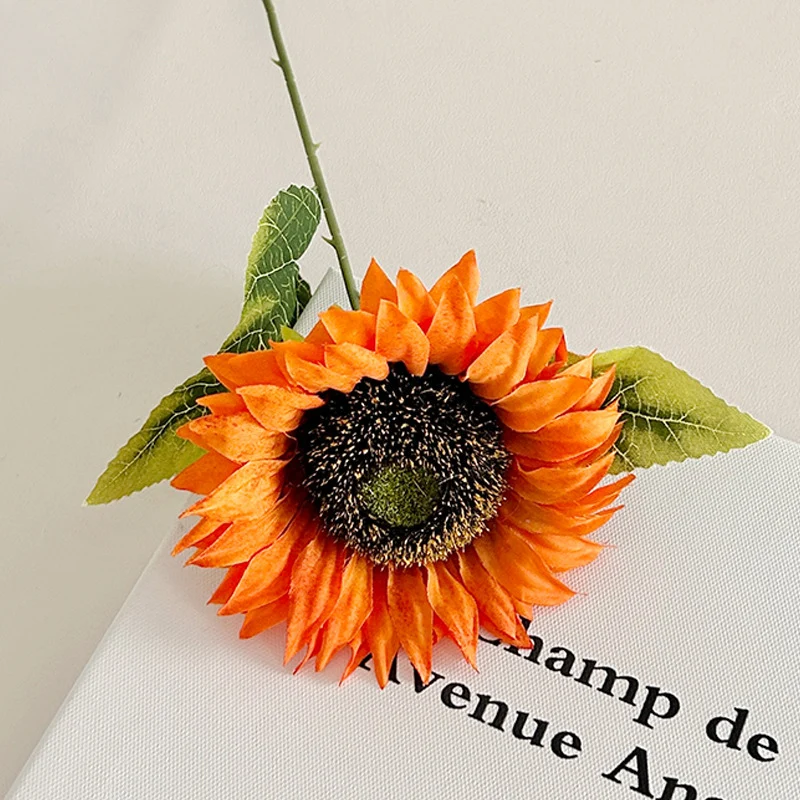 Dekorative Sonnenblumenarrangement