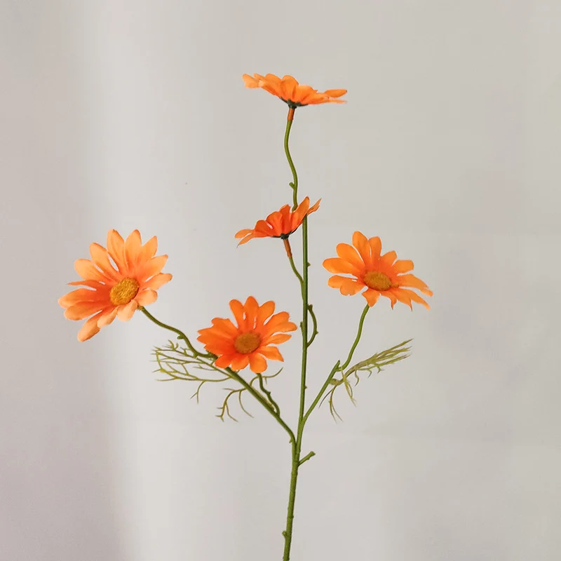 Lebensechte gelbe Blumenstängel