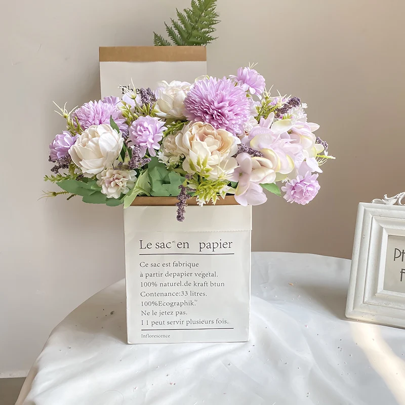 Dekorativer künstlicher Blumenstrauß