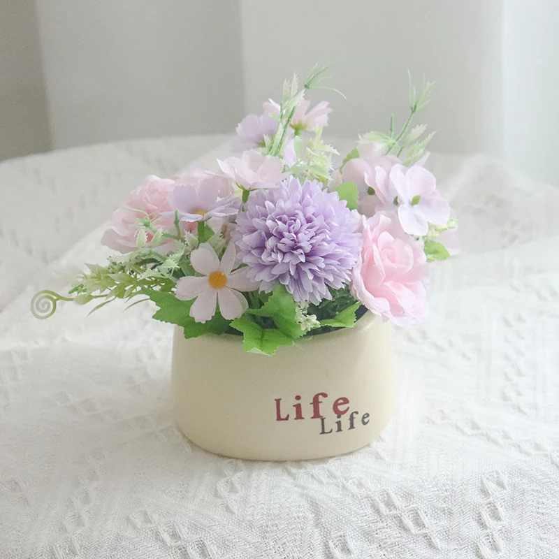 Dekorative künstliche Blumenarrangement