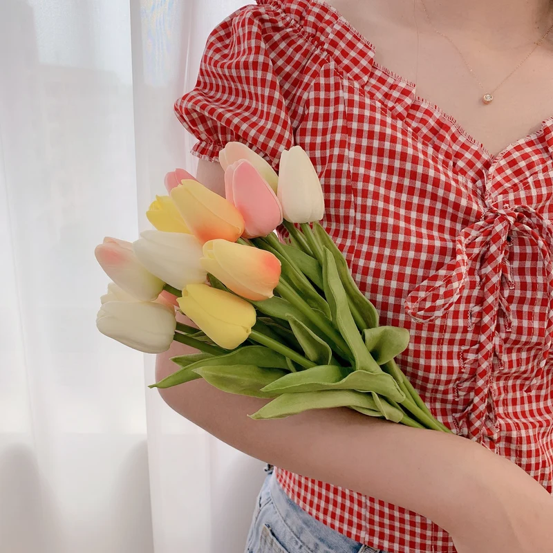 Lebensechte dekorative Tulpenstiel