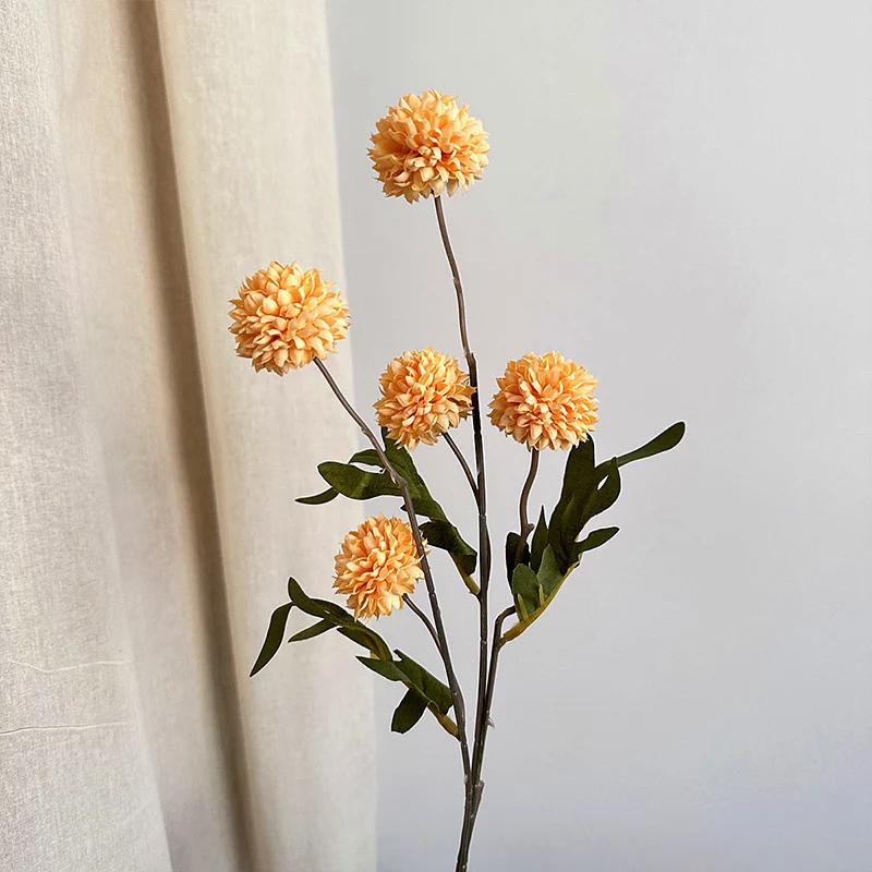 Lebensechter dekorativer Blumenstiel