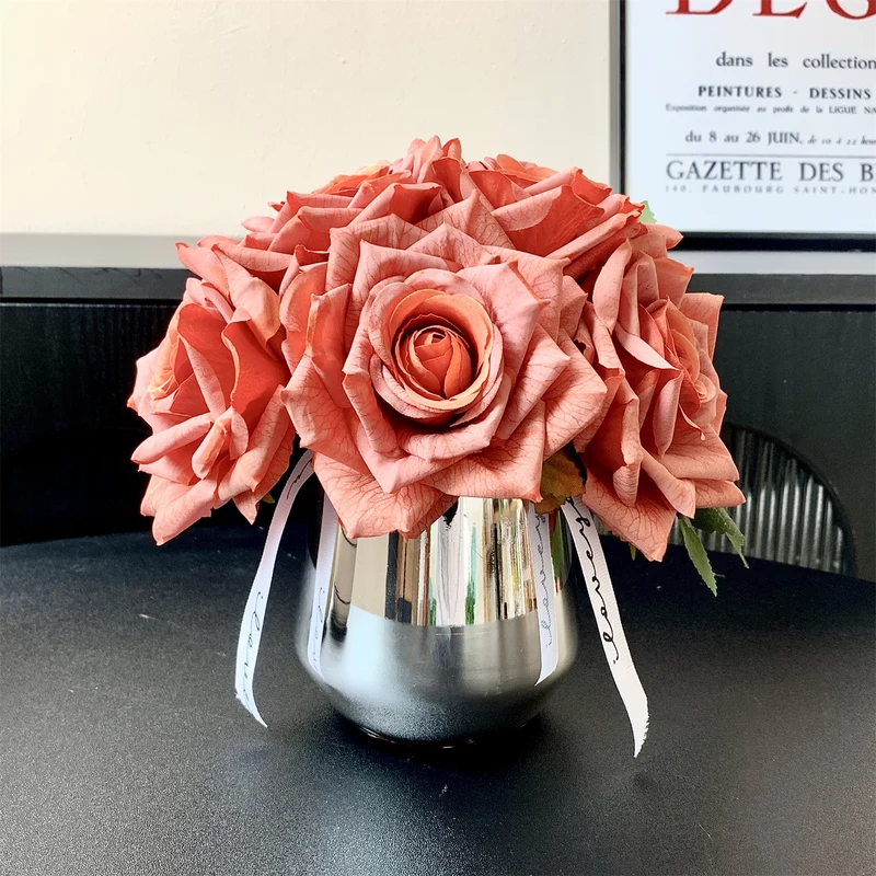 Elegantes Seidenblumenbouquet