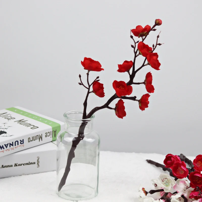 Dekorative Blumenarrangement für die Hausdekoration