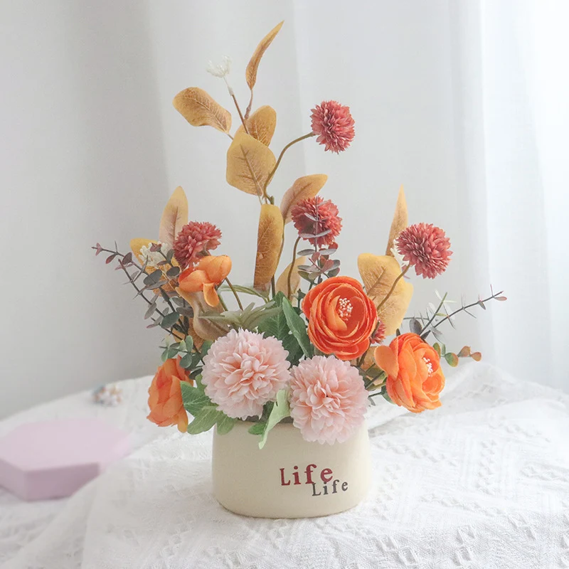 Dekorative Blumenarrangement für Tischdekoration