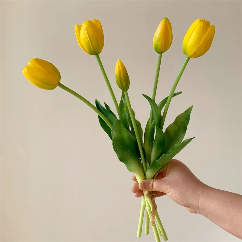 Elegante Kunst-Tulpenbouquet