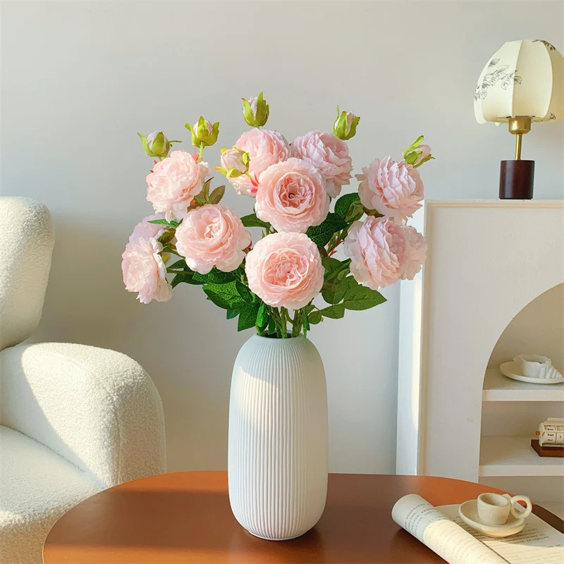 Eleganter künstlicher Rosenstrauß