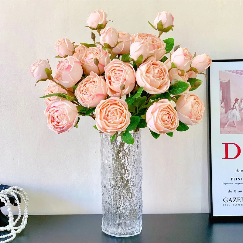 Eleganter künstlicher Rosenstrauß